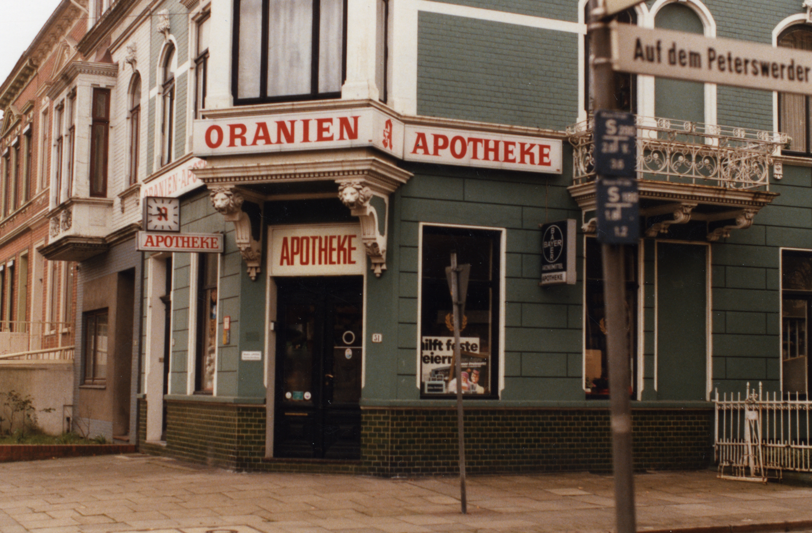 Eingangsbereich derApotheke von der Straße